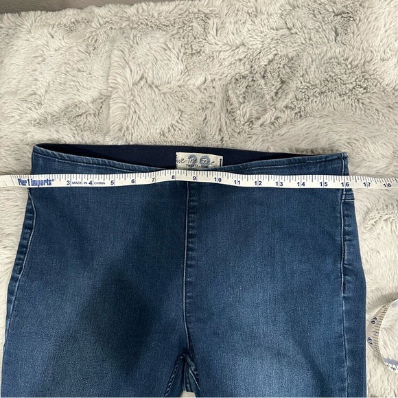 Free People We The Free Penny Pull-On Flare Jeans | Size 29 EUC - Picture 10 of 12